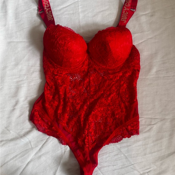Juicy Couture Intimates Red Lace Bodysuit Teddy Rhinestone Logo Strap Sz L BNWOT - Picture 1 of 6